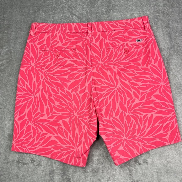 Vineyard Vines Performance Breaker Shorts Mens 32 Pink Bloom Geometric AOP Golf‎ - Picture 3 of 10